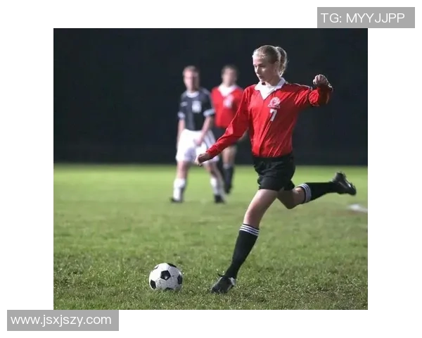足球明星的传奇人生与绿茵场上的荣耀时刻电影回顾
