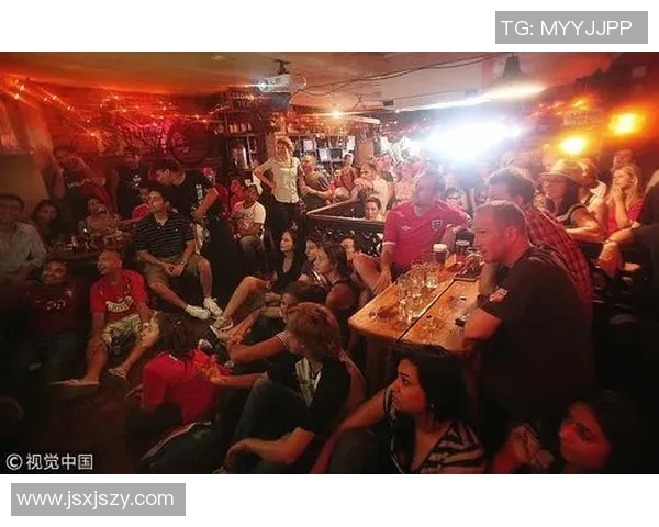 足球明星酒吧激烈争吵视频曝光引发热议球迷热议背后故事